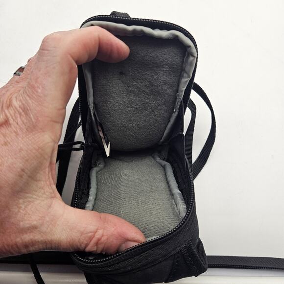 Lowepro Padded Camera Case Black Compact Point & Shoot Pouch Strap Belt Loop - Picture 7 of 9